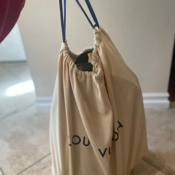 Original Louis Vuitton Damier Graphite Michael Backpack. receipt and dust bag. - Picture 11 of 11